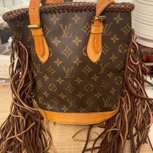 Boho Vintage Louis Vuitton French Tote 
Dimensions : 10”x 10